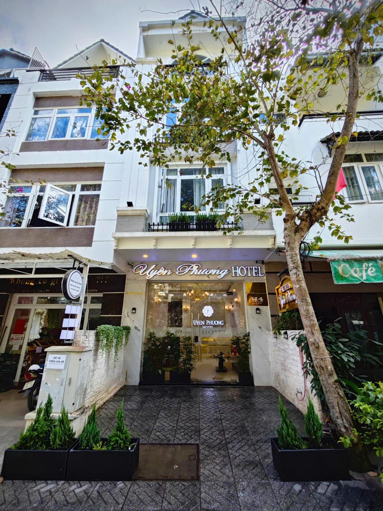 Uyen Phuong Khách sạn *