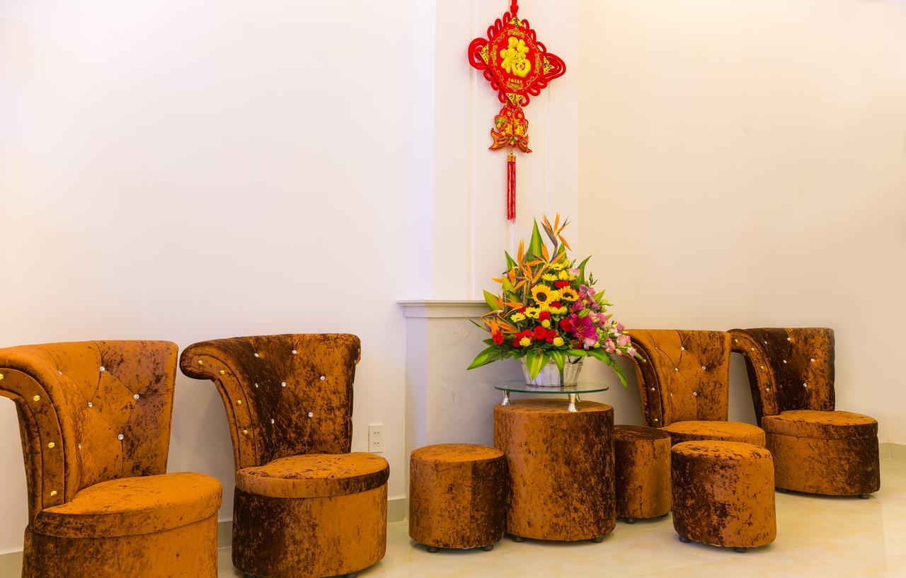 Uyen Phuong Market Center By Hos Hotel
